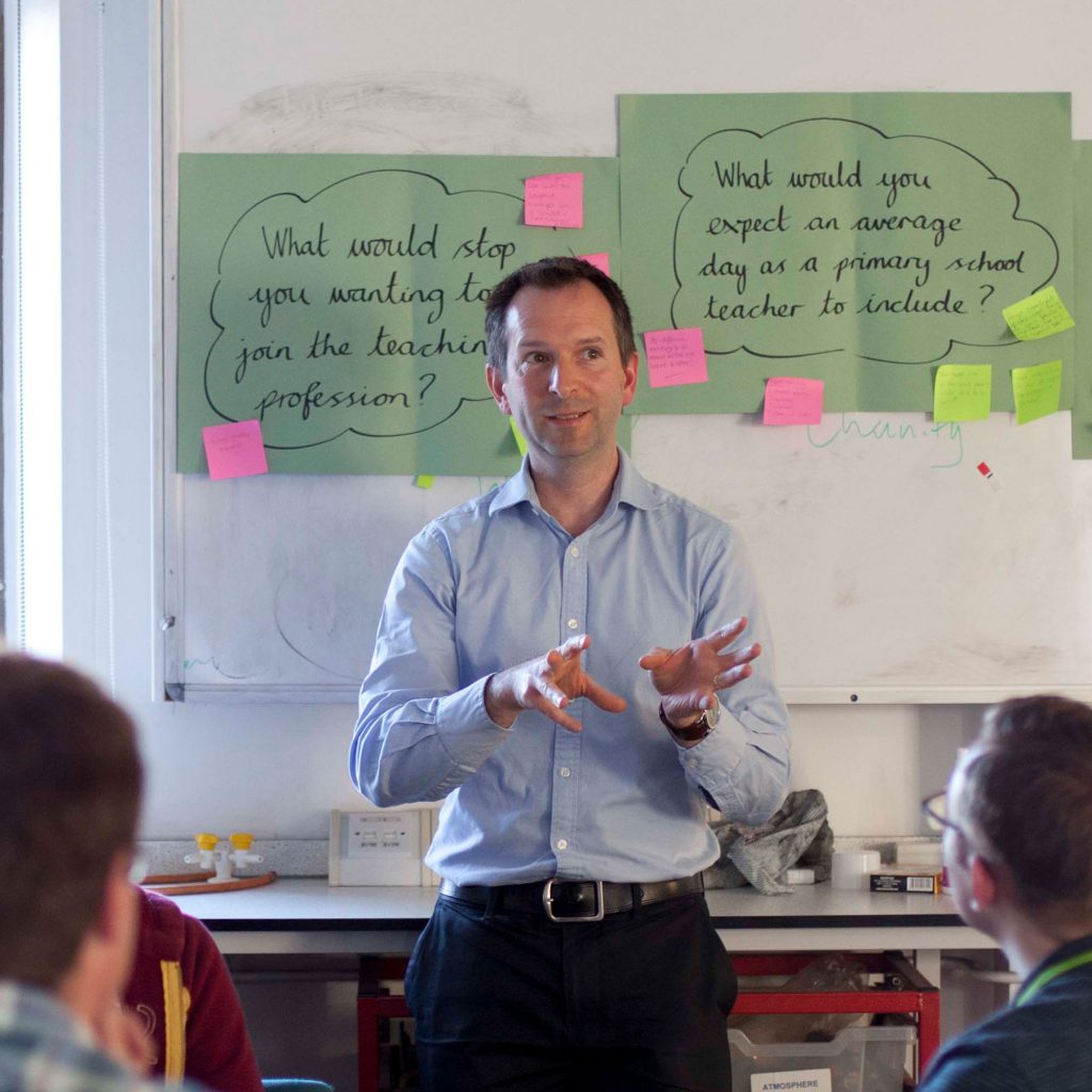 Lecturer in teaching education students