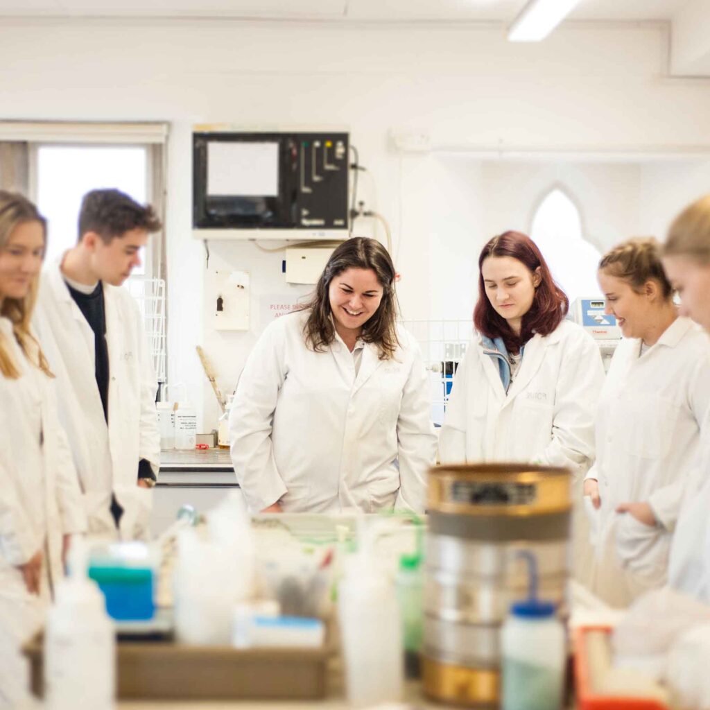 Students in an enviromental lab